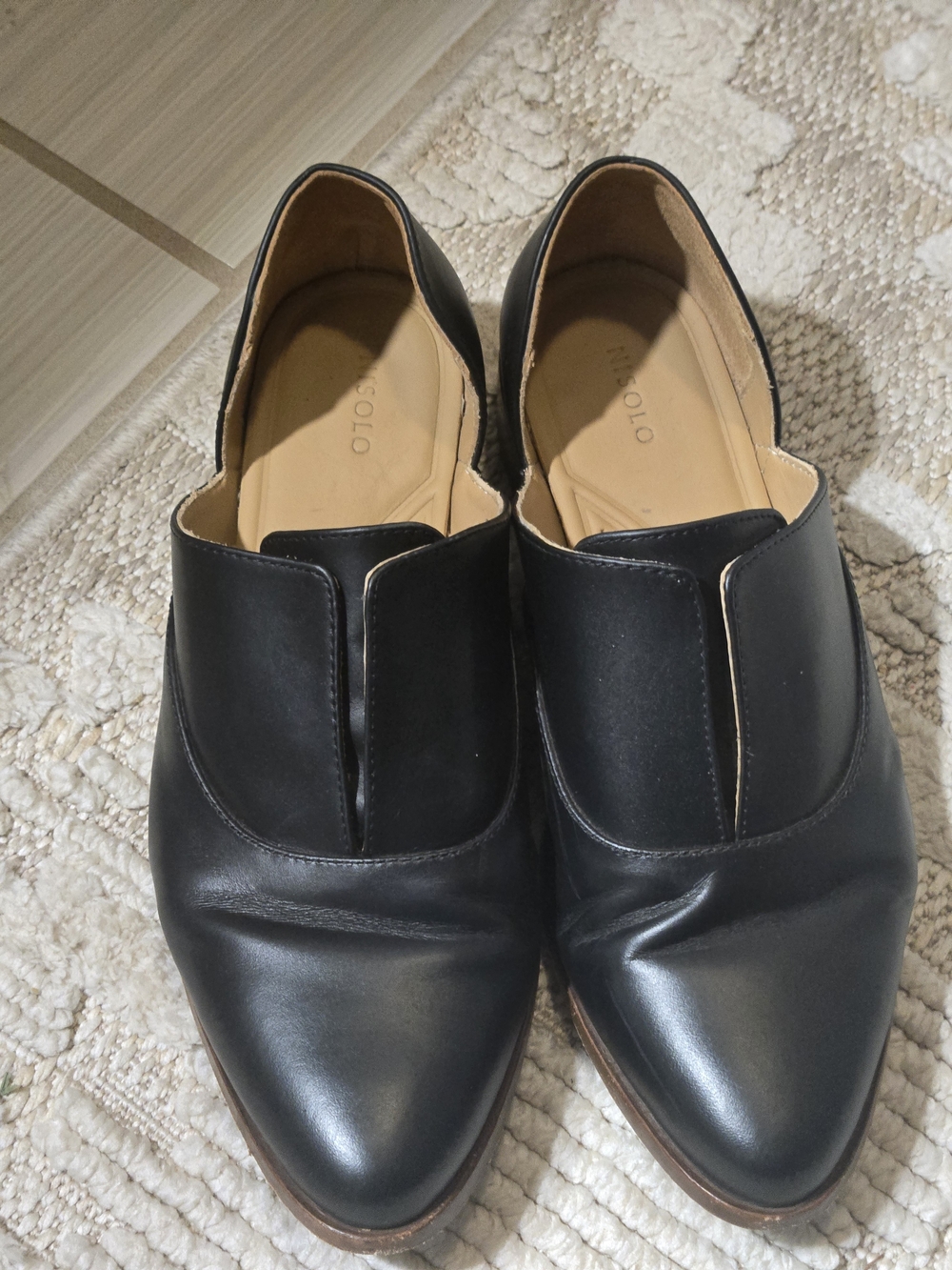 Nisolo Black Leather Pointed Slip-On Loafers